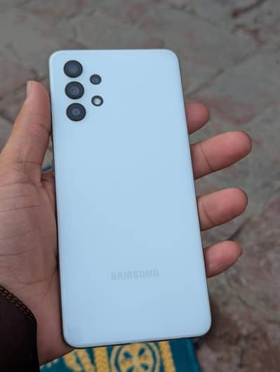 Samsung Mobile A32 koi fuld nhi hy bil kul ok hy 10by 10  6/128