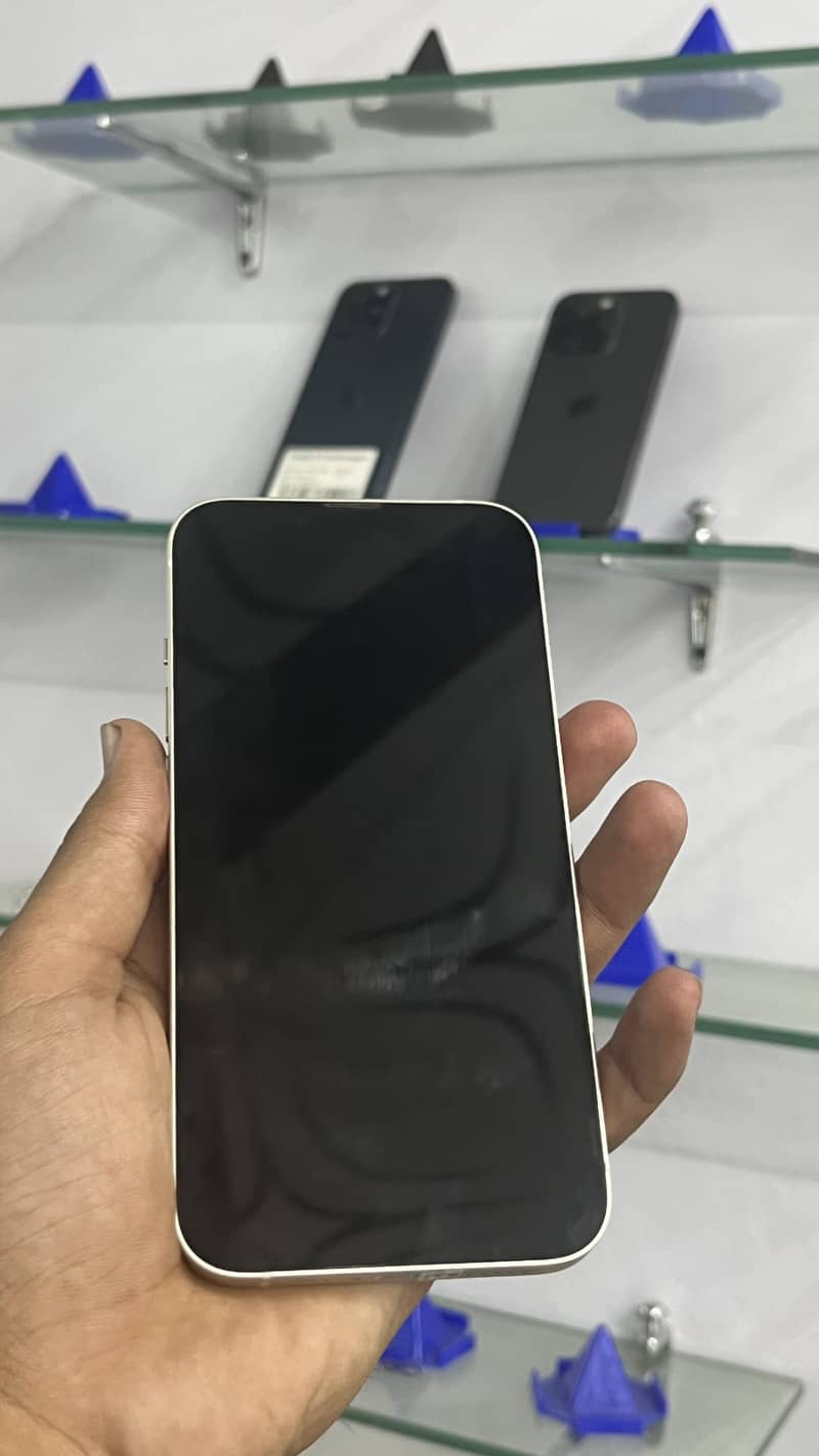 Apple iPhone 13 4