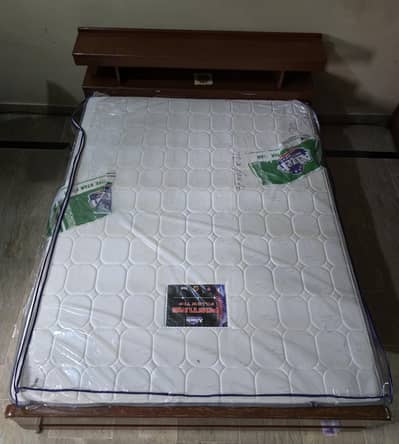 Queen size mattress with soft cover top