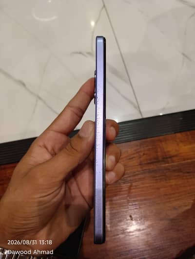 vivo y 17s mobile ka screen thora sa totha howa hai