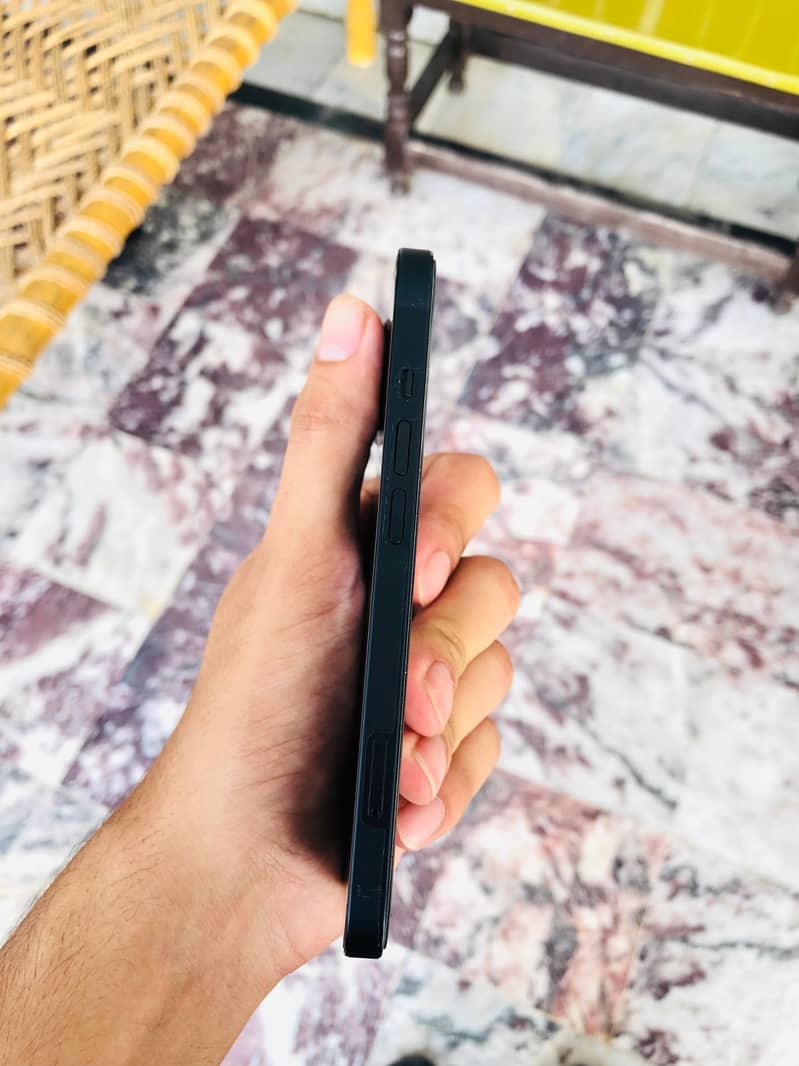 Apple iPhone 13 4