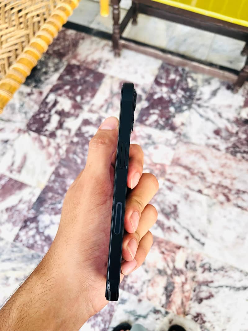 Apple iPhone 13 6