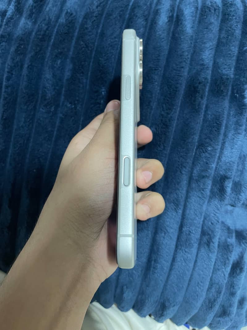 Apple iPhone 17 Pro Max 9