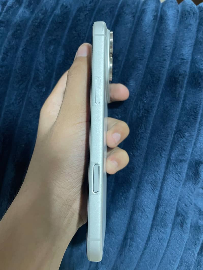 Apple iPhone 17 Pro Max 10