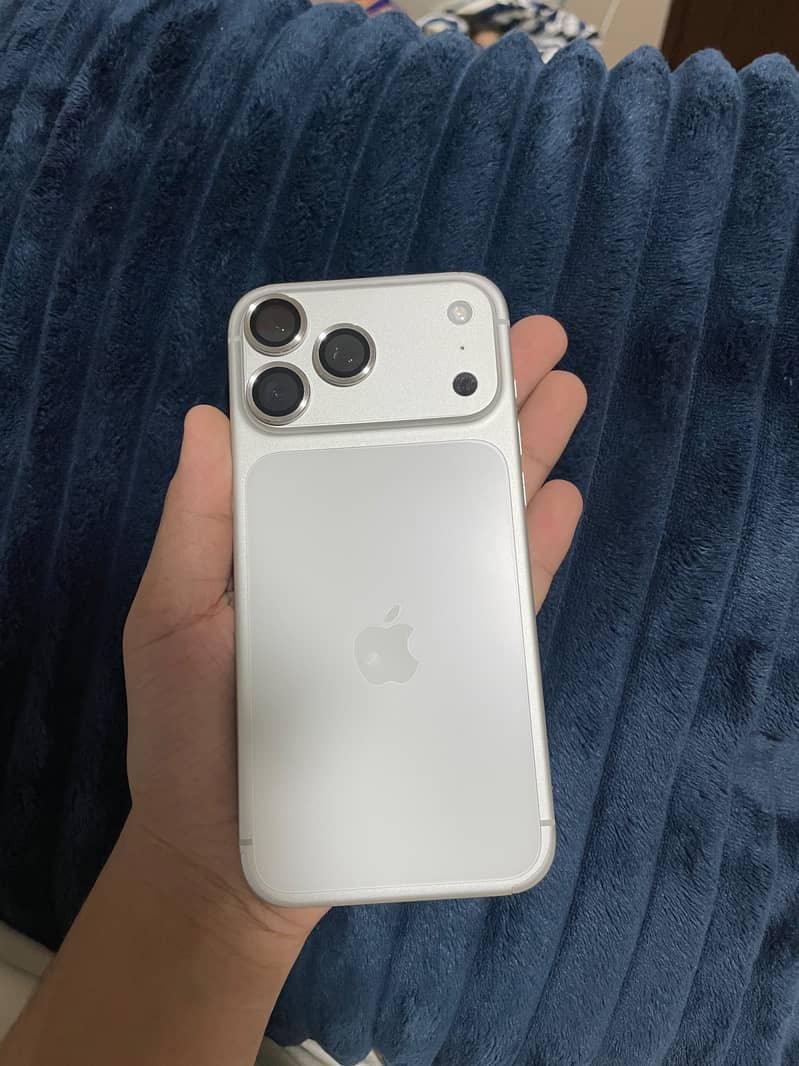 Apple iPhone 17 Pro Max 11