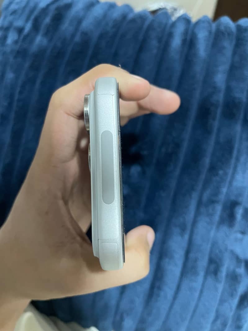 Apple iPhone 17 Pro Max 12