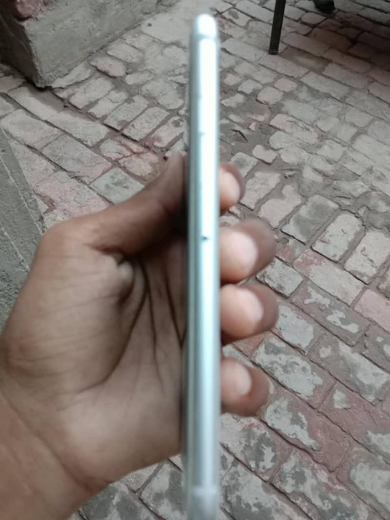 Apple iPhone 8 4