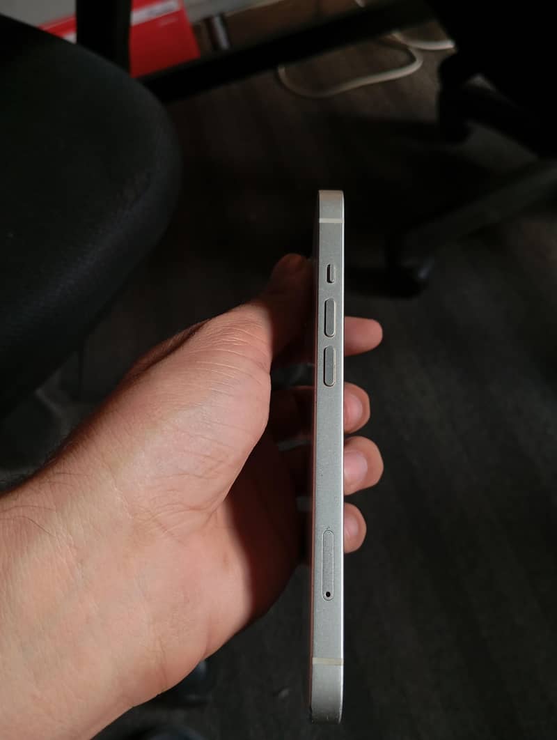 Apple iPhone 13 4