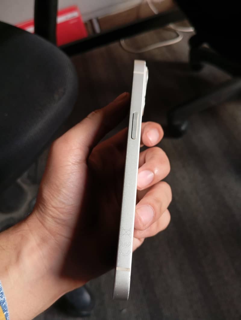 Apple iPhone 13 5