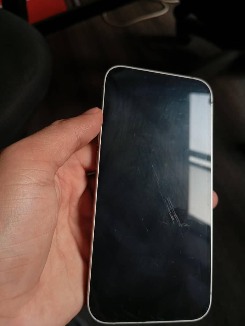 Apple iPhone 13 8