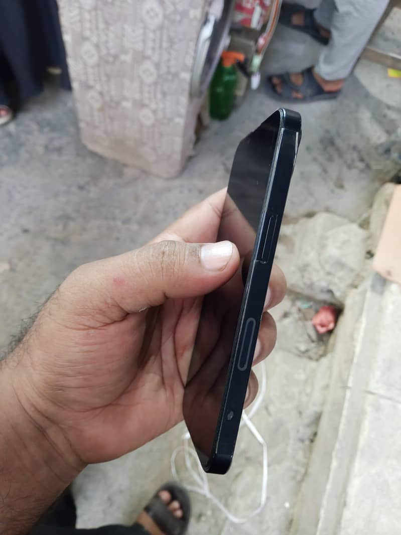 Apple iPhone 13 2
