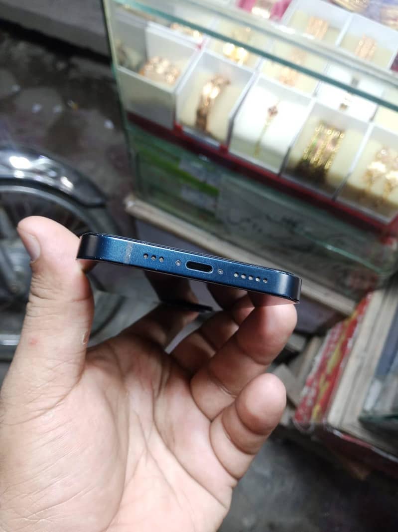 Apple iPhone 13 3