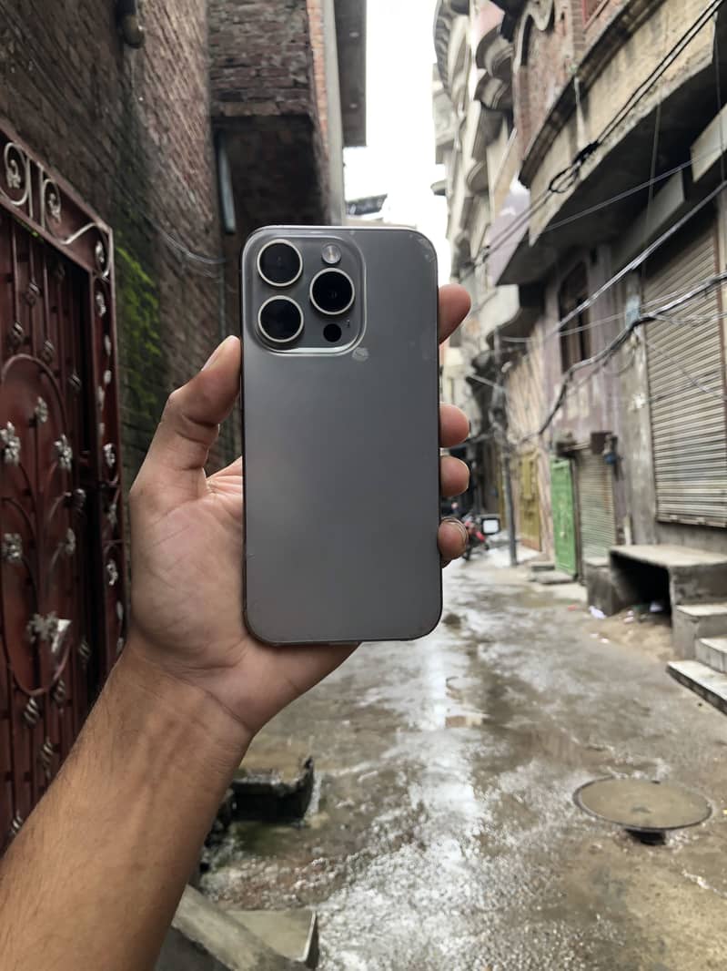 Apple iPhone 15 Pro 1