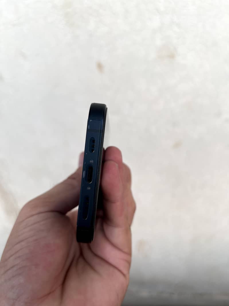 Apple iPhone 13 2