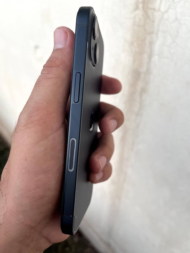 Apple iPhone 13 4