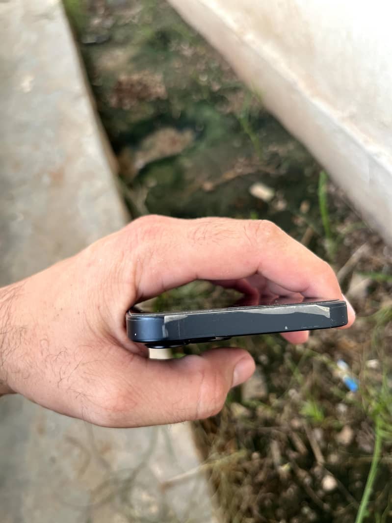Apple iPhone 13 5
