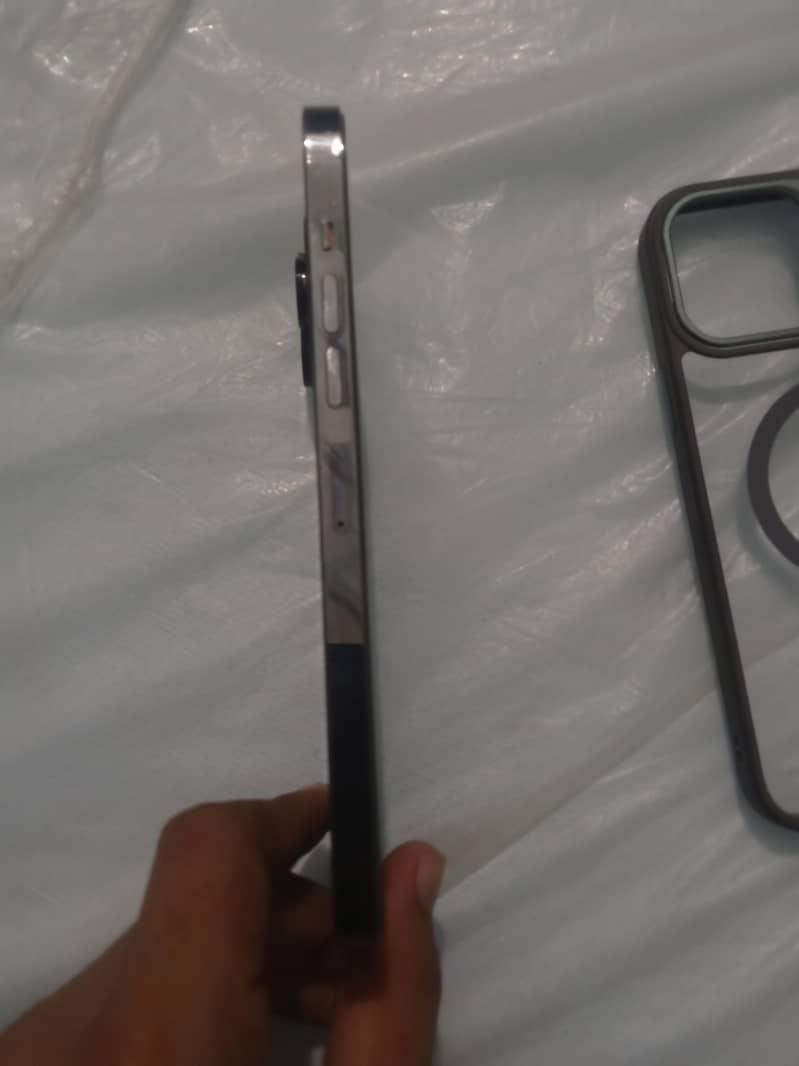 Apple iPhone 13 Pro Max 1
