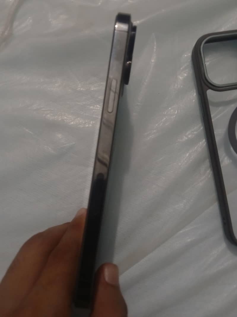 Apple iPhone 13 Pro Max 2