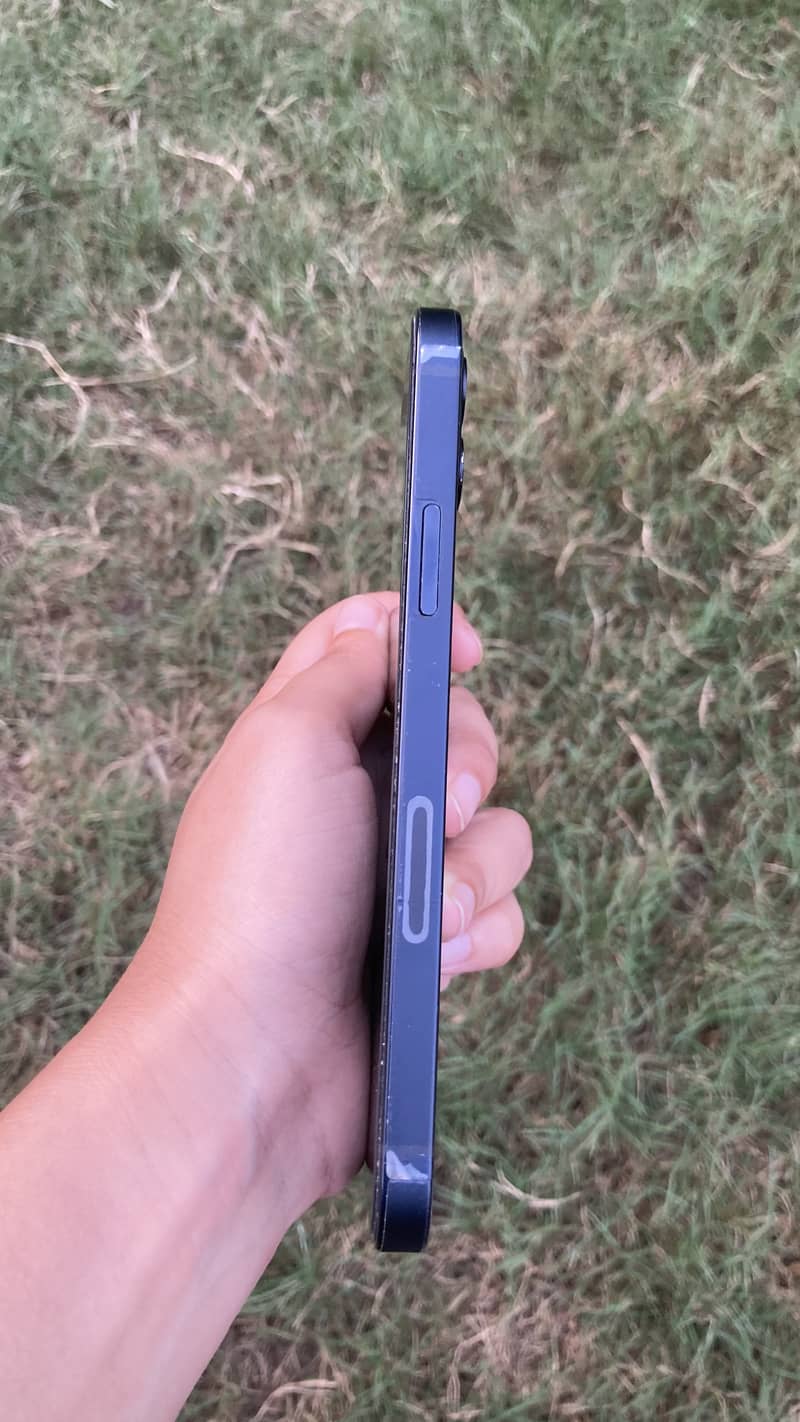 Apple iPhone 12 2