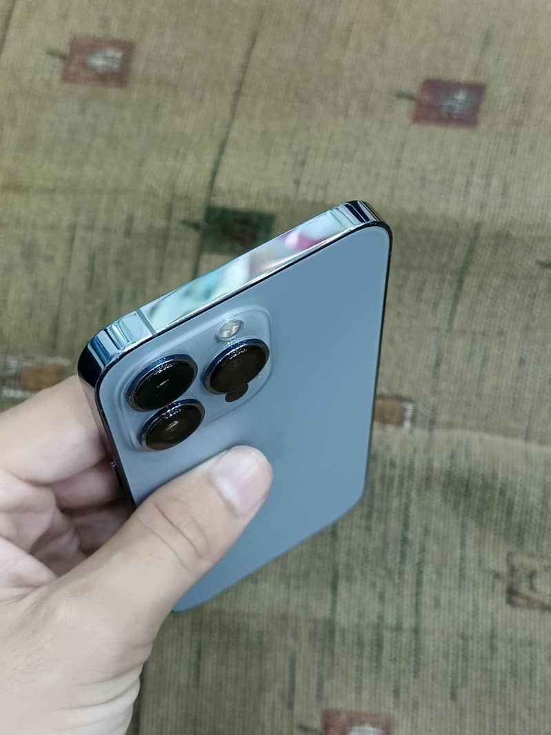 Apple iPhone 13 Pro 2