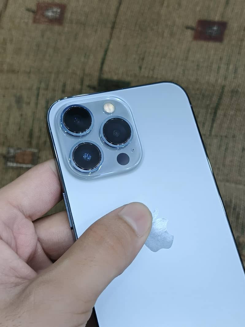 Apple iPhone 13 Pro 3