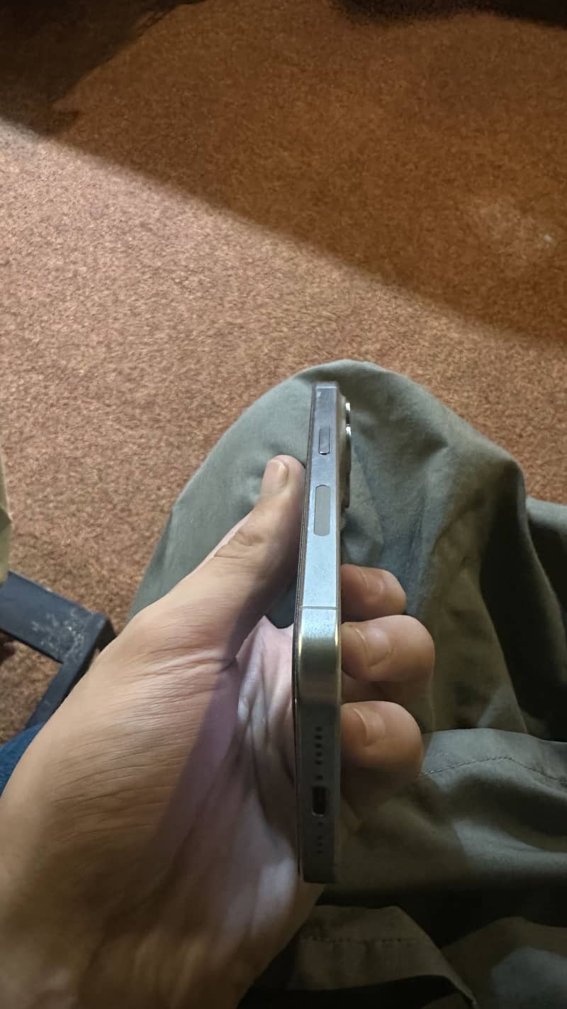 Apple iPhone 15 Pro 3