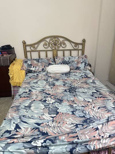iron beds (black and vintage)