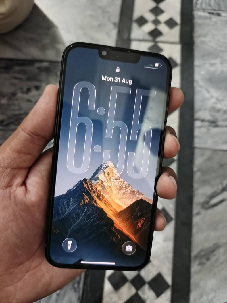 Apple iPhone 13 1