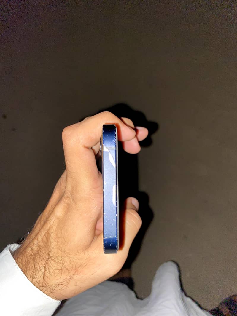 Apple iPhone 12 3