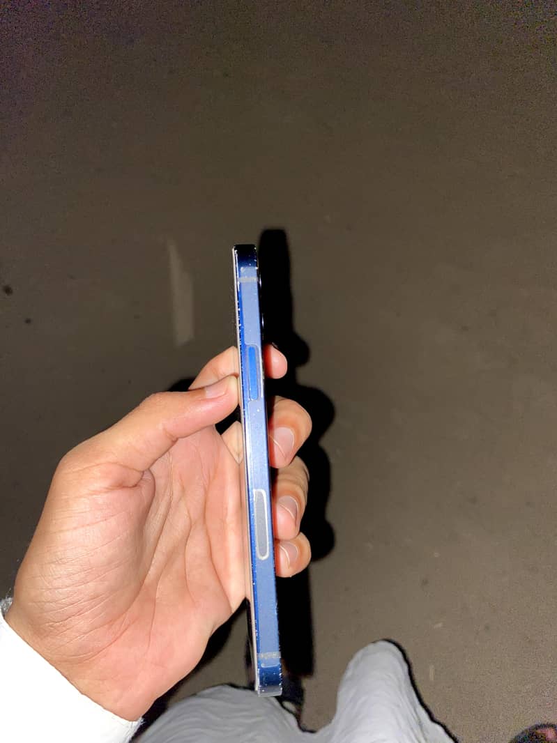 Apple iPhone 12 6