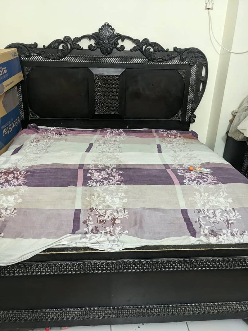 King sized bed 0