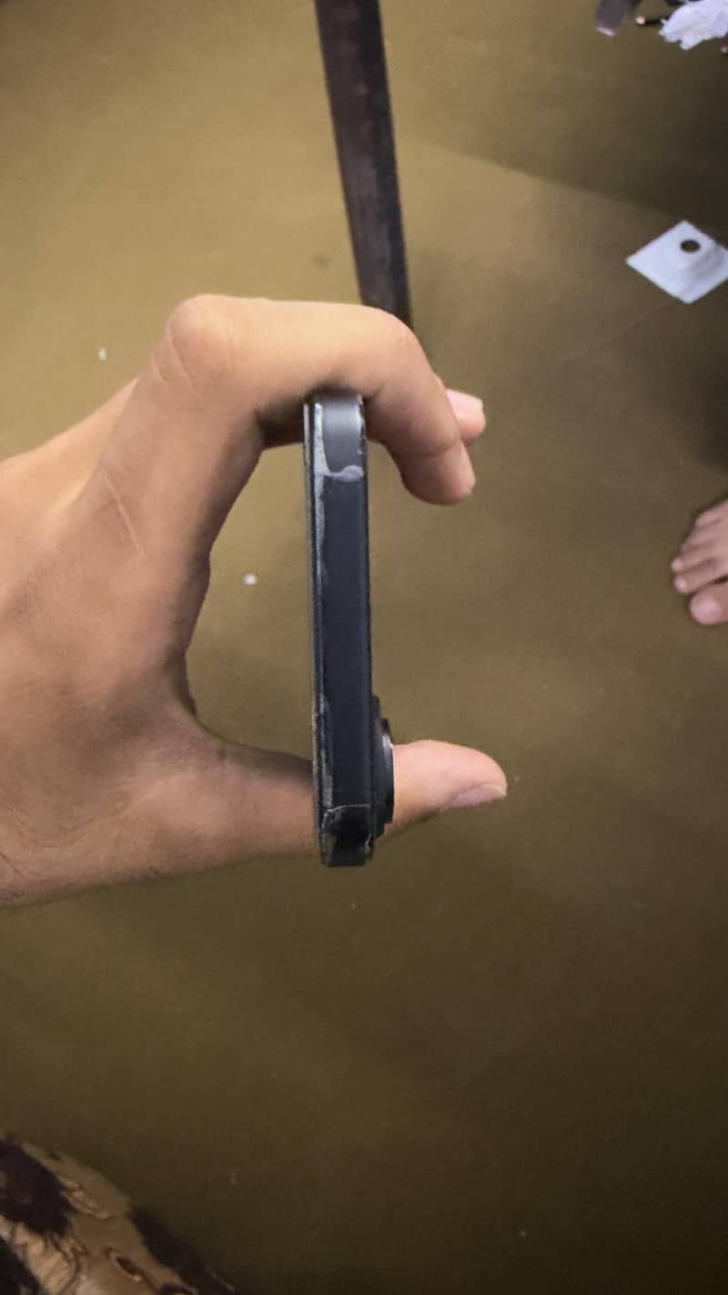 Apple iPhone 16 4