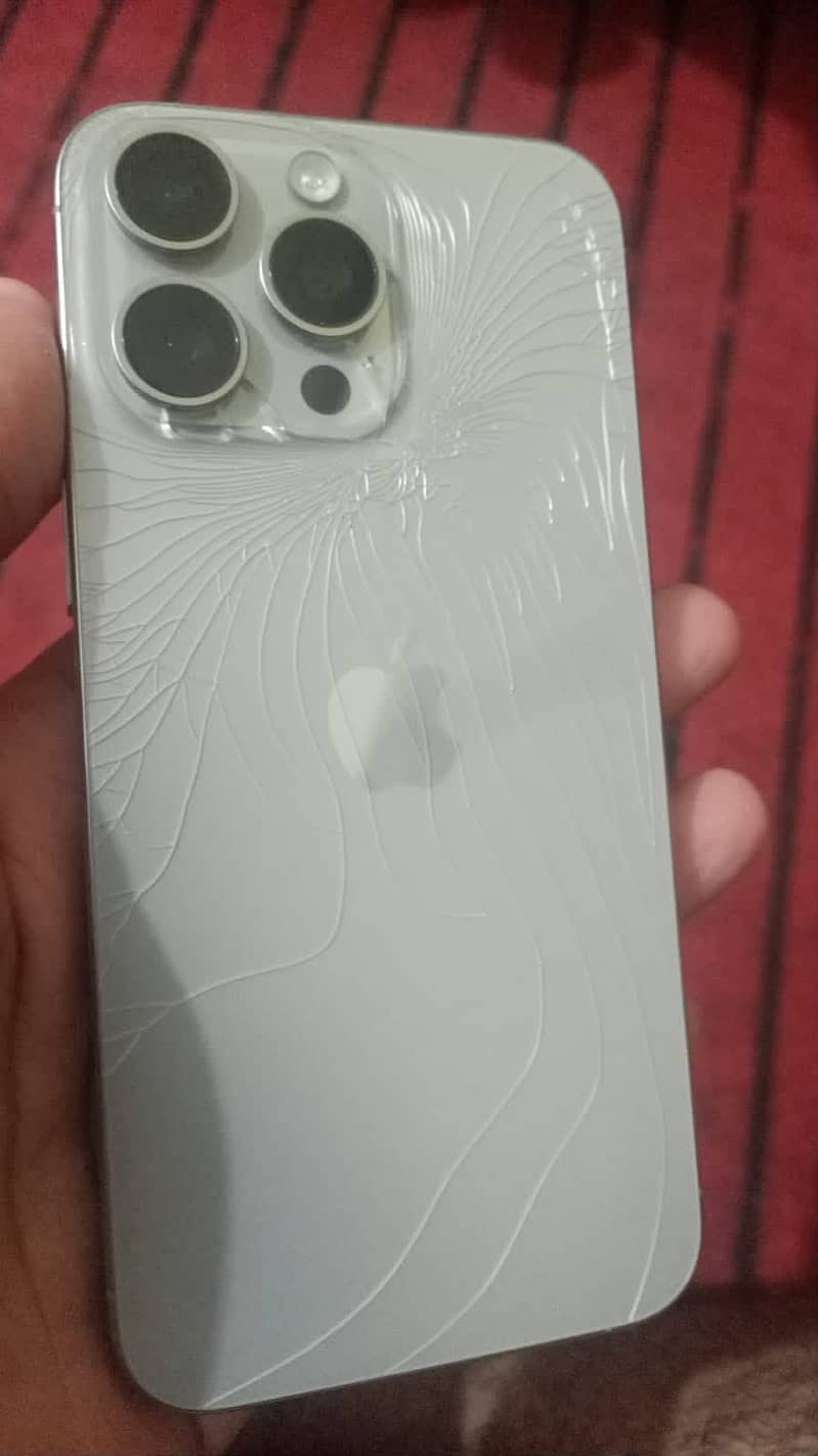 Apple iPhone 15 Pro Max 3