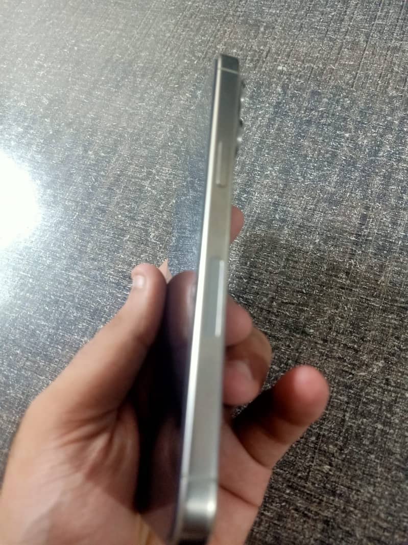 Apple iPhone 15 Pro Max 5