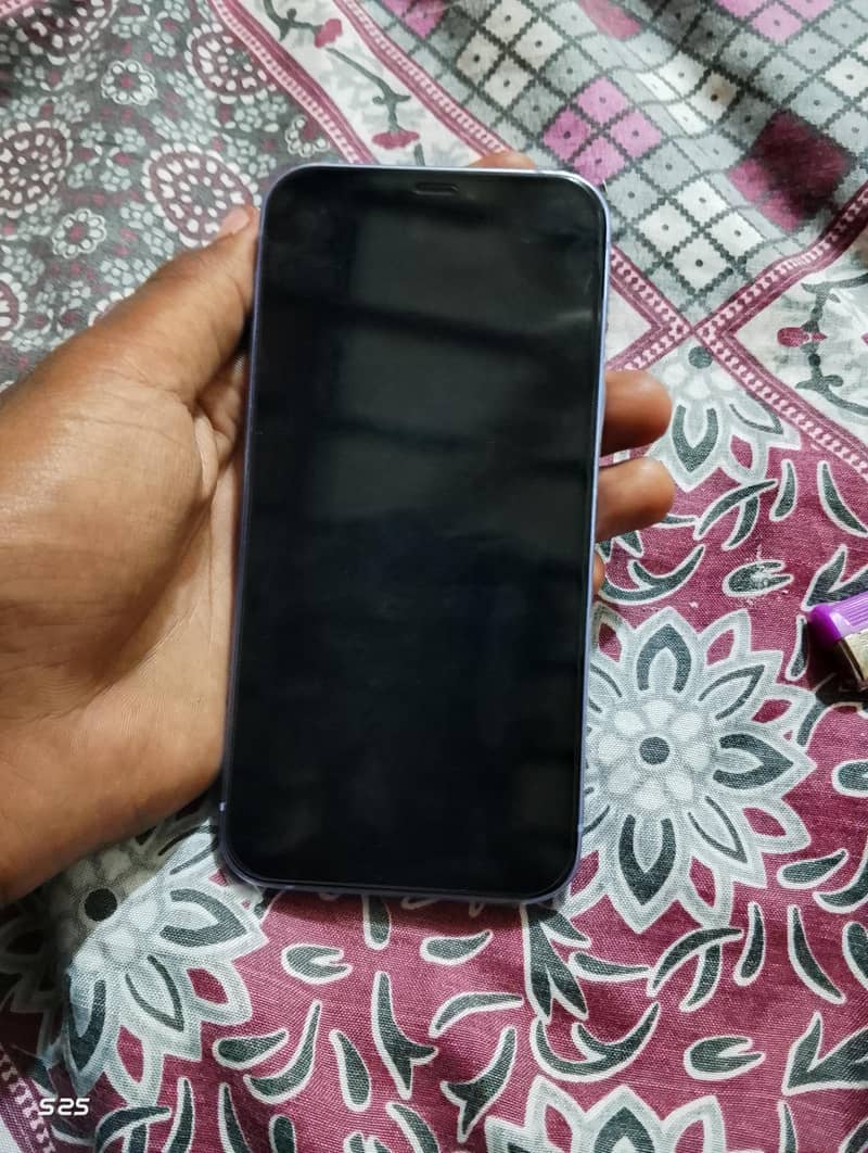 Apple iPhone 12 4