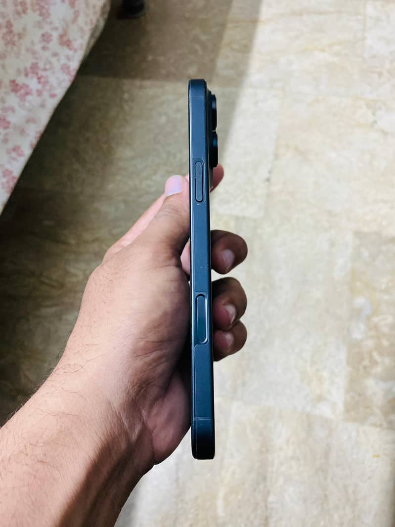 Apple iPhone 16 Pro Max 1
