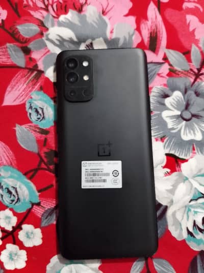 One Plus 9r for sale in good condition