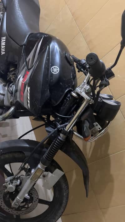 Bike 10/10 ha one hand chali hai serious people contact me