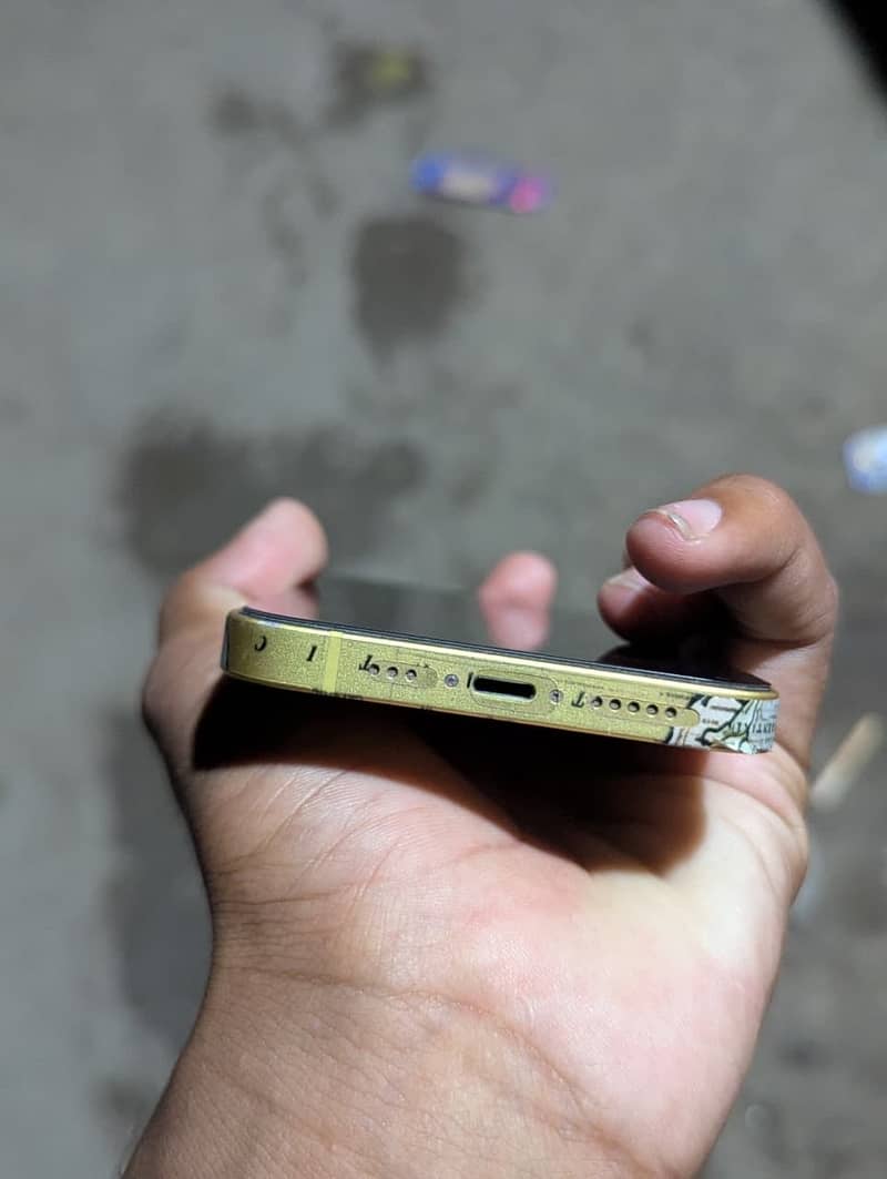 Apple iPhone 14 2