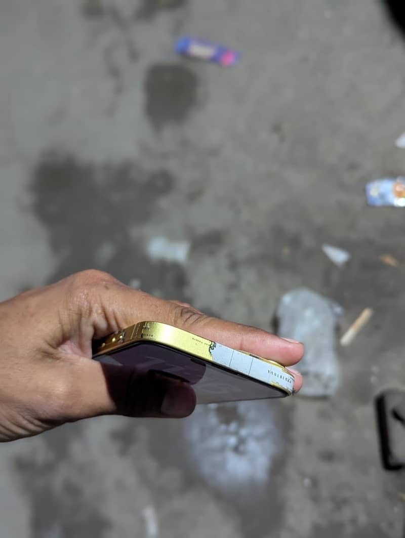 Apple iPhone 14 3
