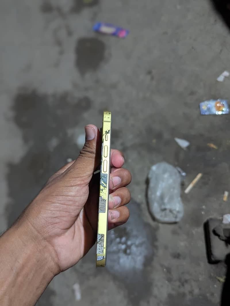 Apple iPhone 14 4