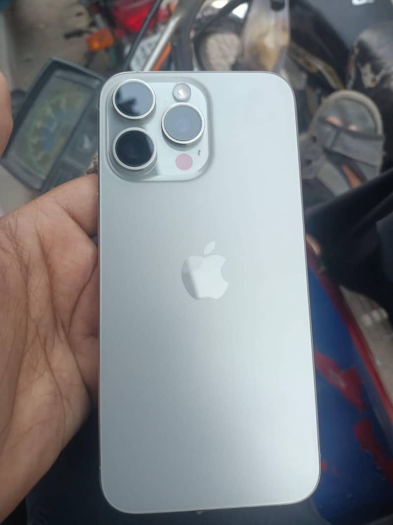 Apple iPhone 15 Pro Max 1
