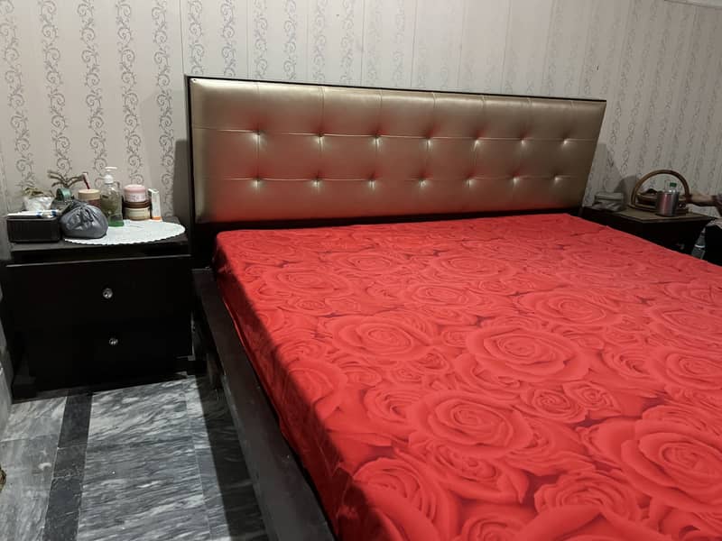 Low profile bed 1
