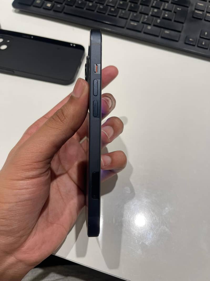 Apple iPhone 13 2
