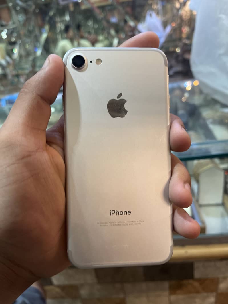 Apple iPhone 7 0