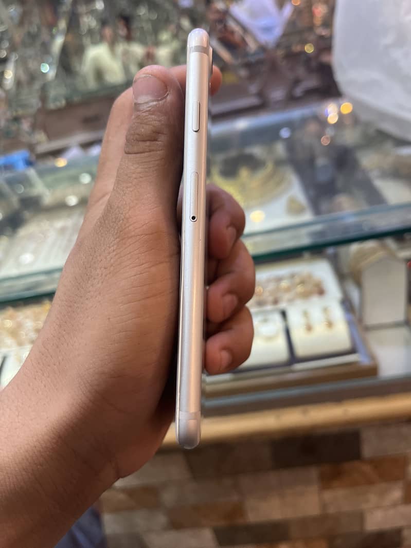 Apple iPhone 7 1
