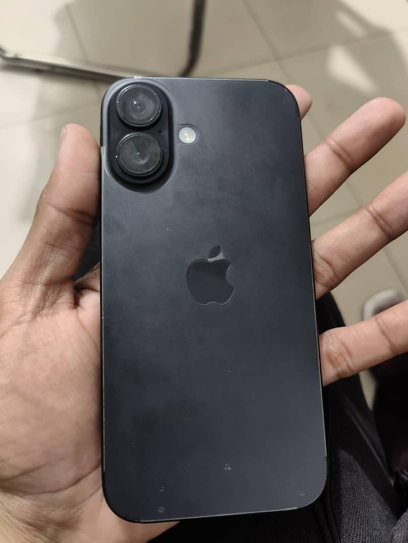 Apple iPhone 16 2