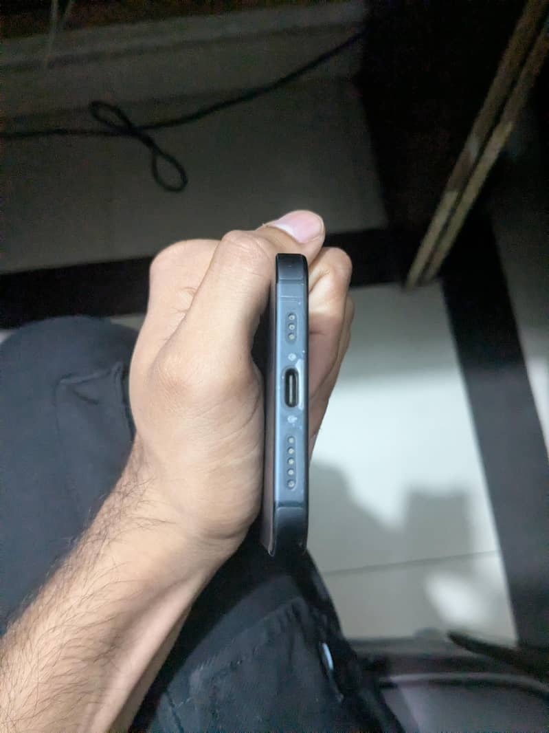 Apple iPhone 16 5