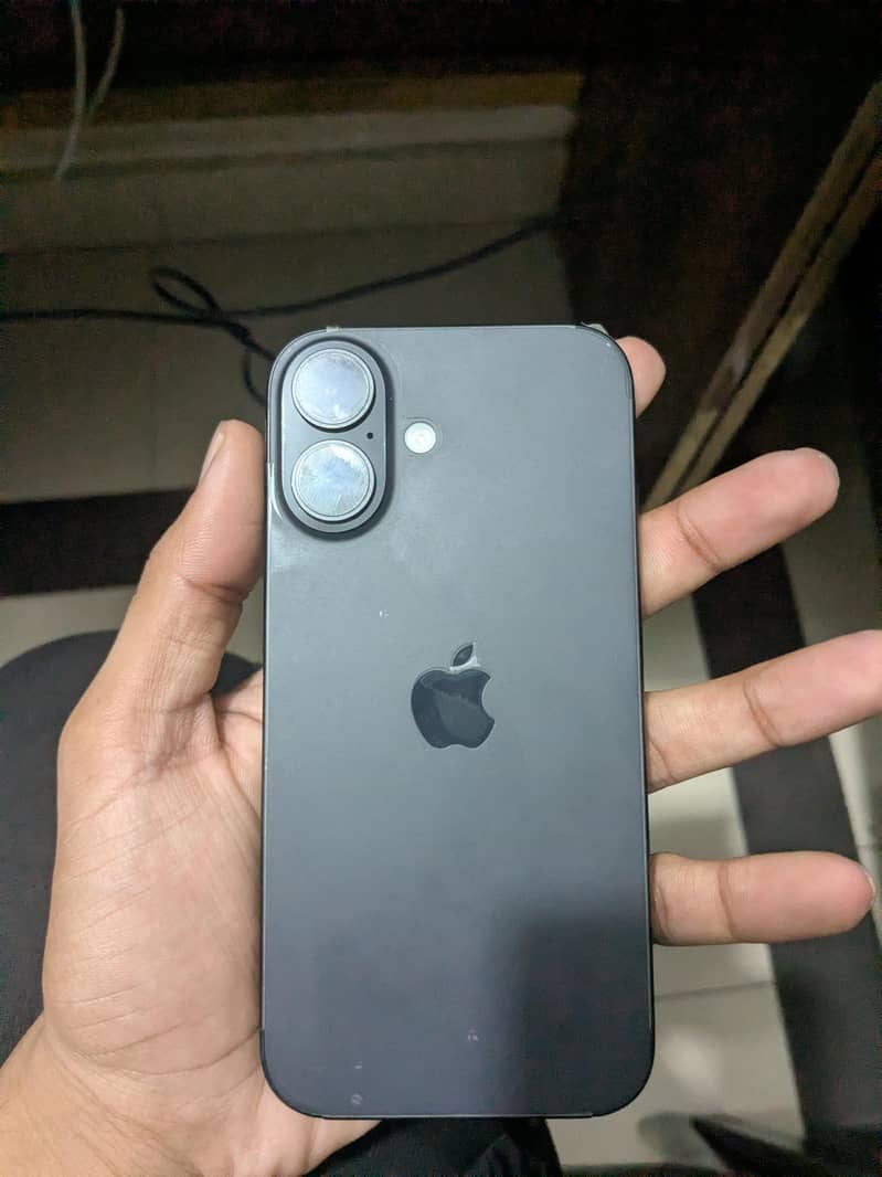 Apple iPhone 16 7