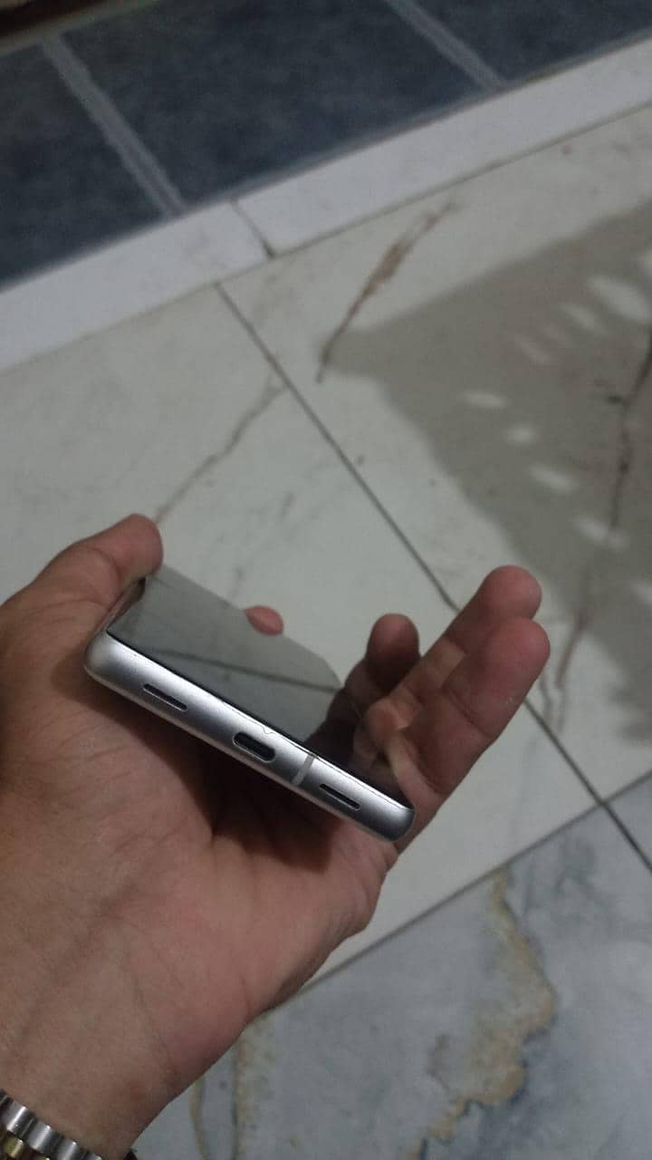 Google Pixel 7a 5